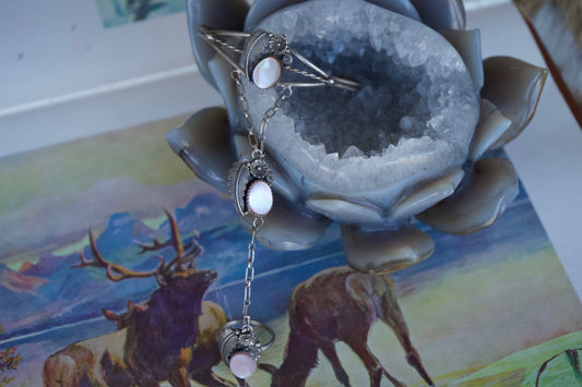 Lariat Bracelet Three Stone Mother of Pearl Sz 8