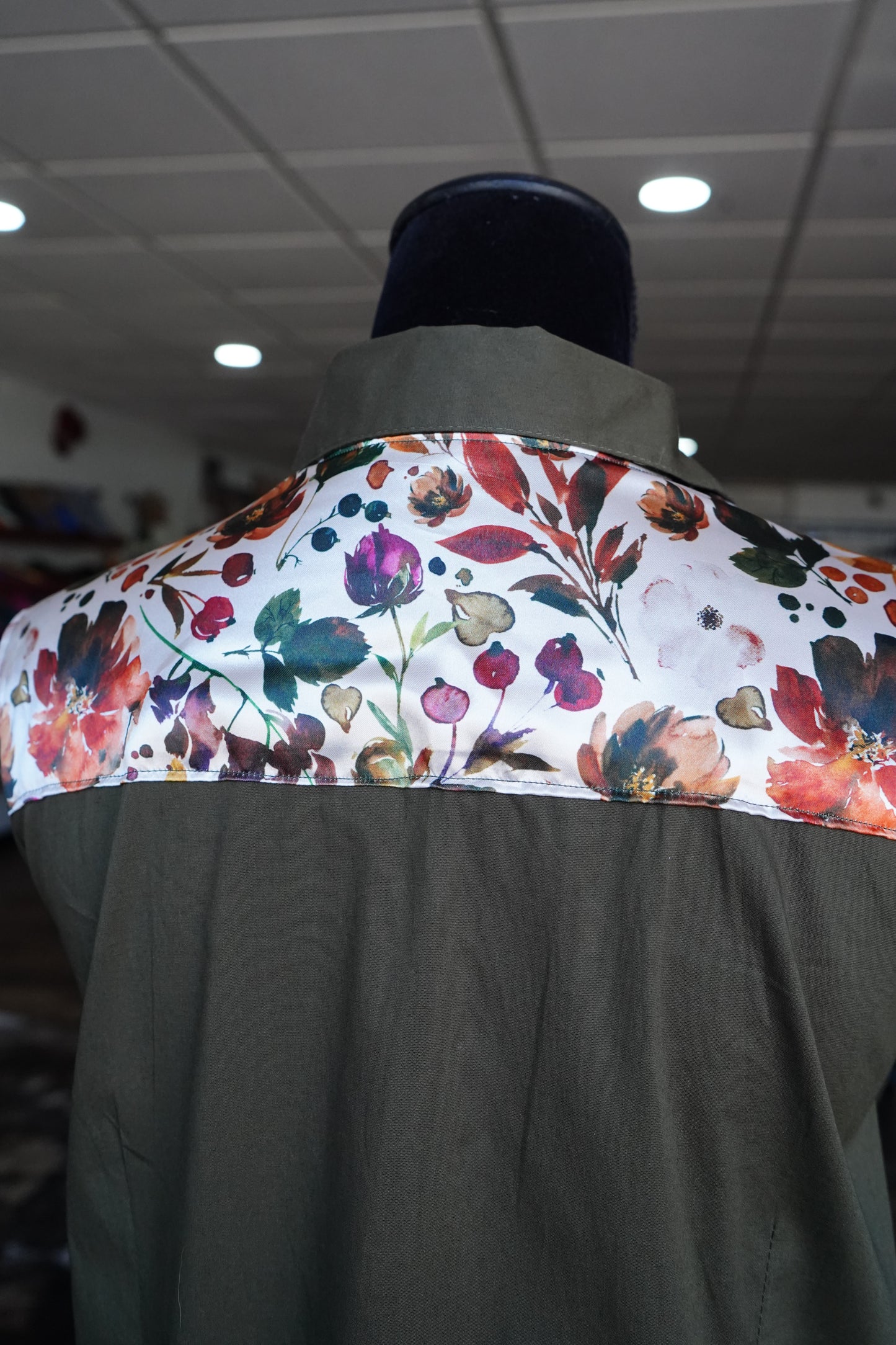 PRELOVED - XL - Watercolor Autumn Floral on Olive Cotton Button Down