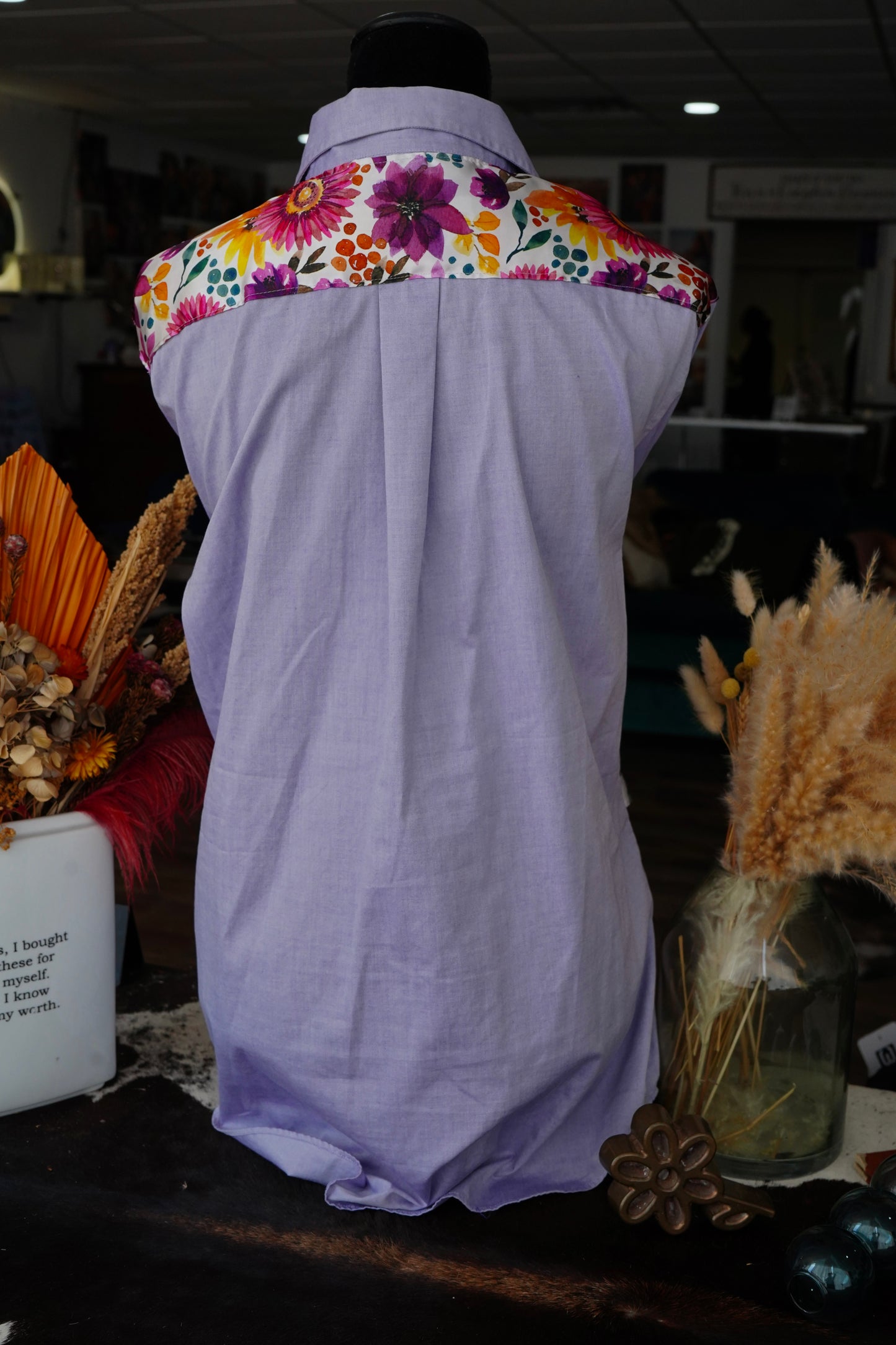 PRELOVED Croft&Barrow 15 1/2 x 32/33 - Lavender w/ Autumn Sunflowers Button Down