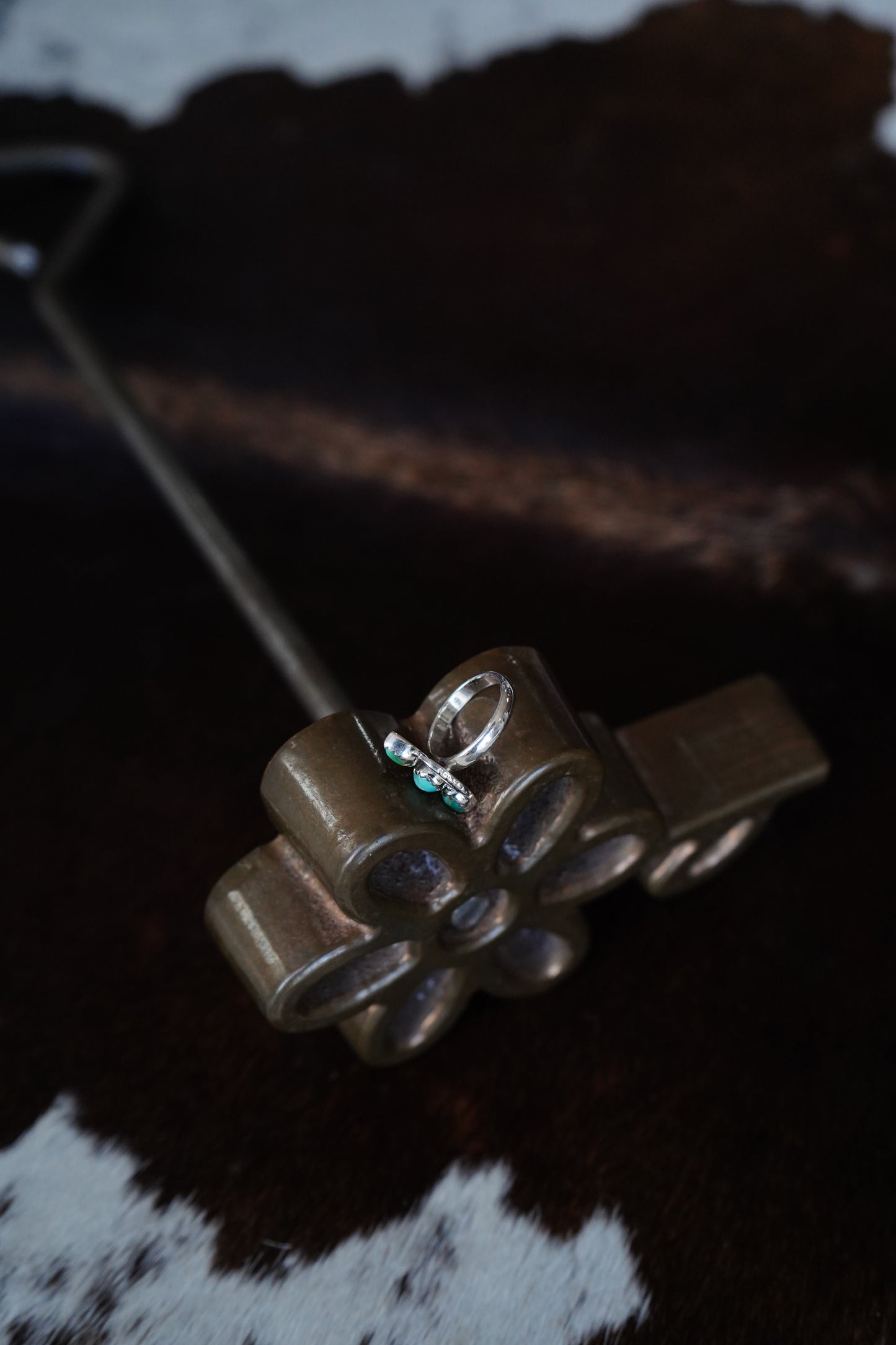 3 Stone Turquoise w/ Feathers Ring - Sz 5.75