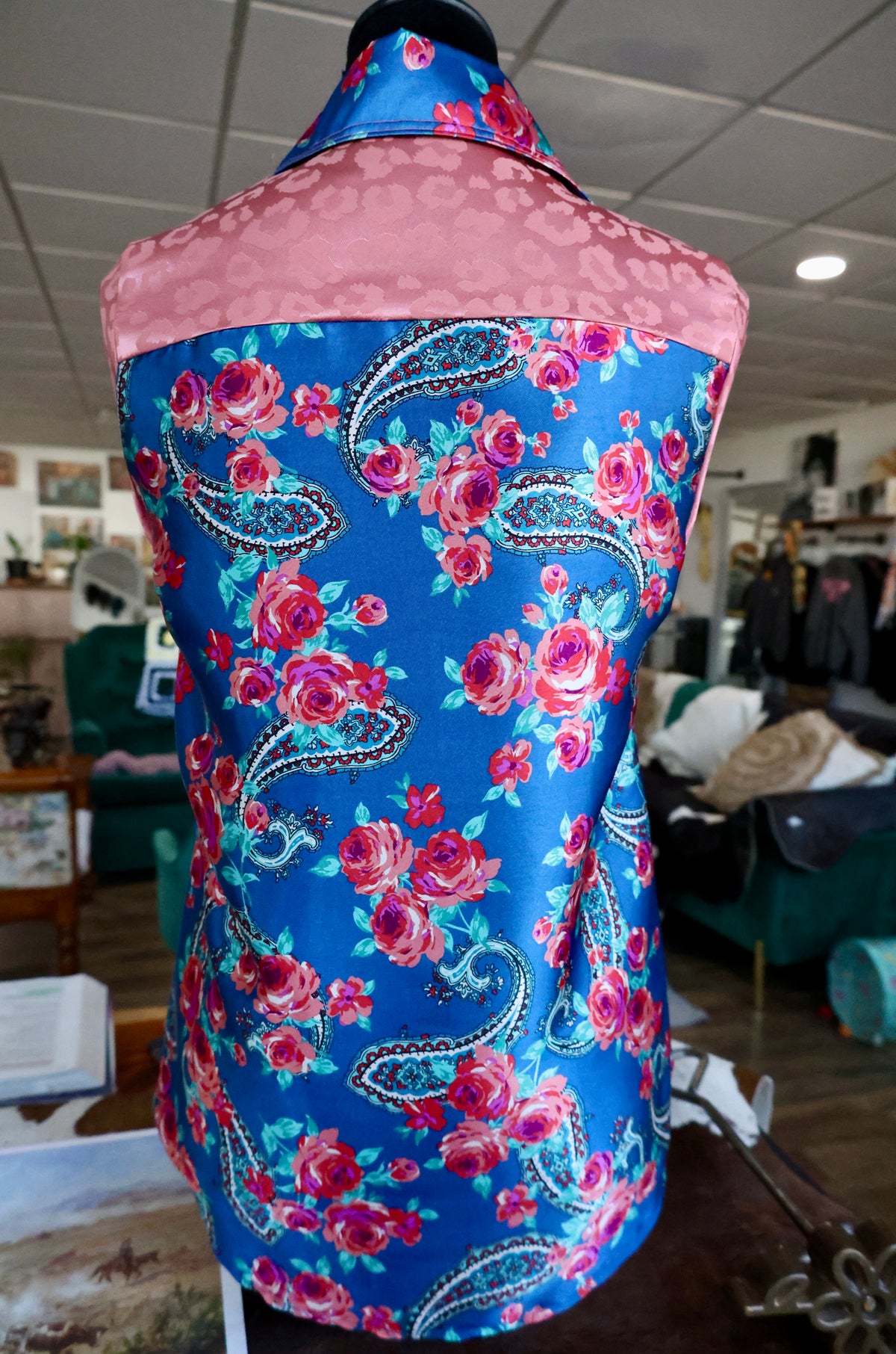 Daisy Original Blue Rose Paisley w/ Mauve Cheetah Button Down - Size 8