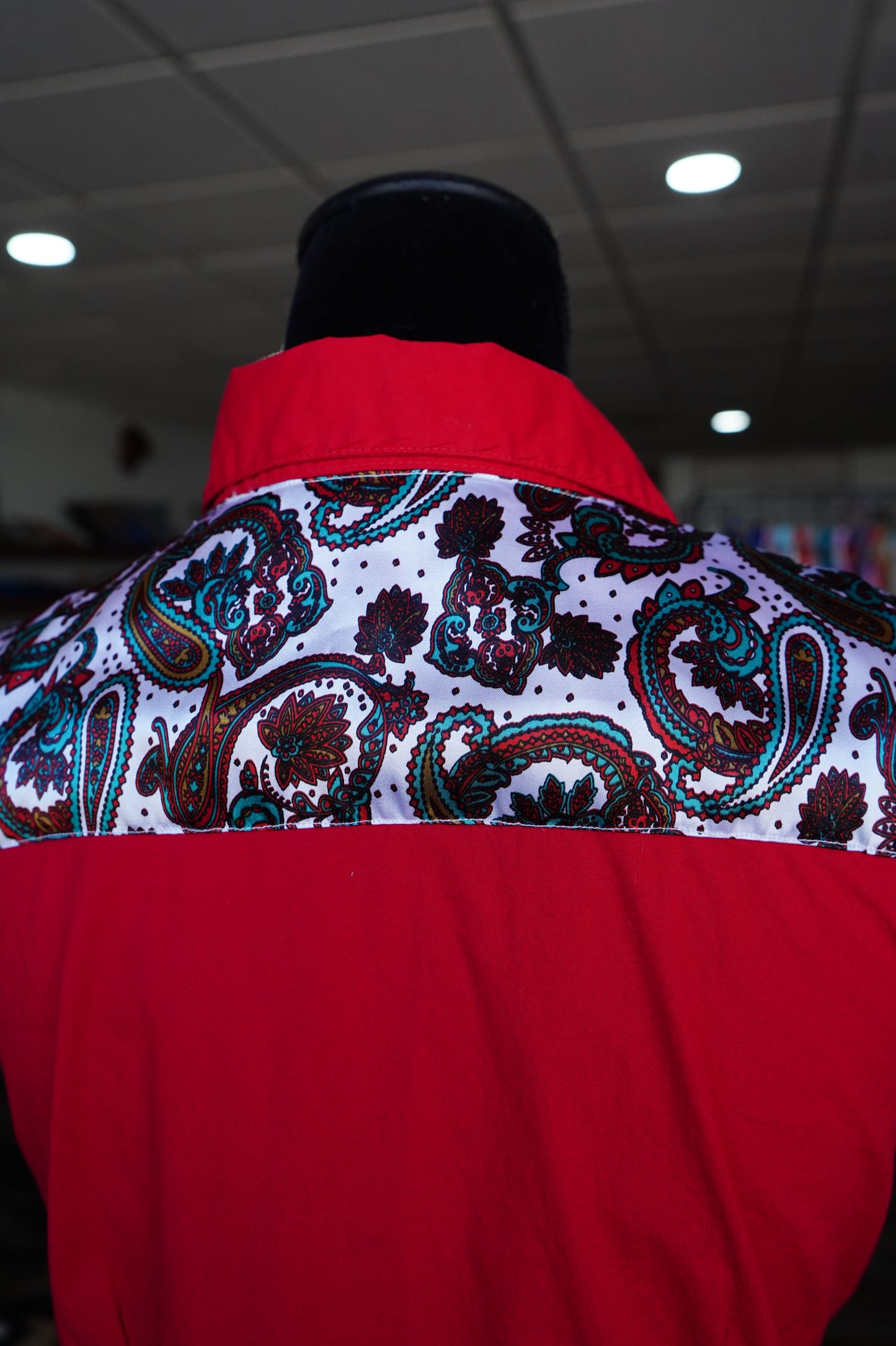 PRELOVED - L - Patriotic Paisley on Red Cotton Button Down