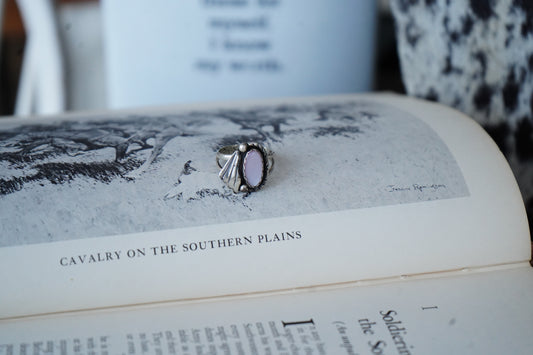 Vintage MOP Oval Silver Ring - Sz 9