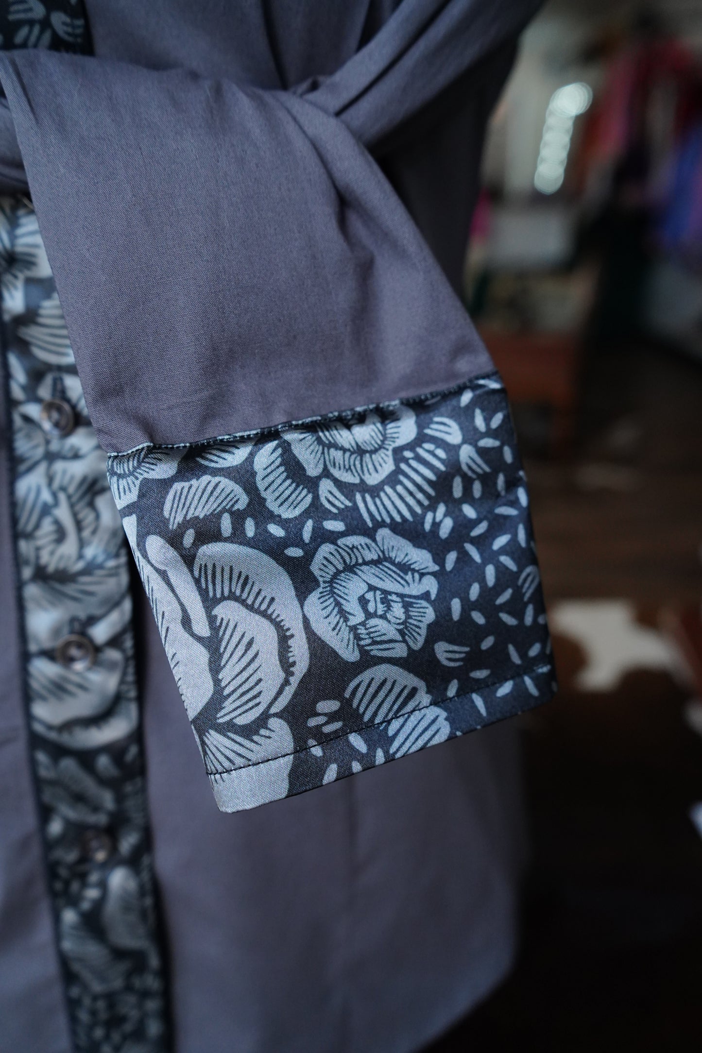 M - Gray Roses on Gray Cotton Button Down