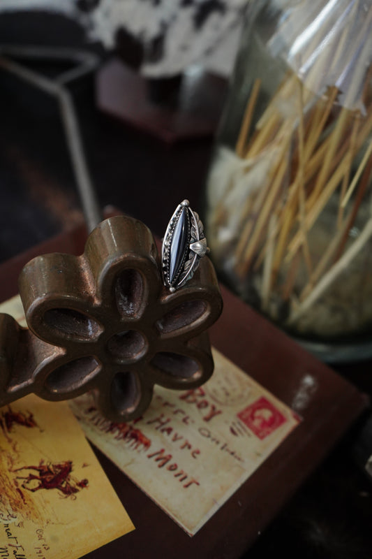Vintage Hematite Silver Leaf Ring - Sz 6.5