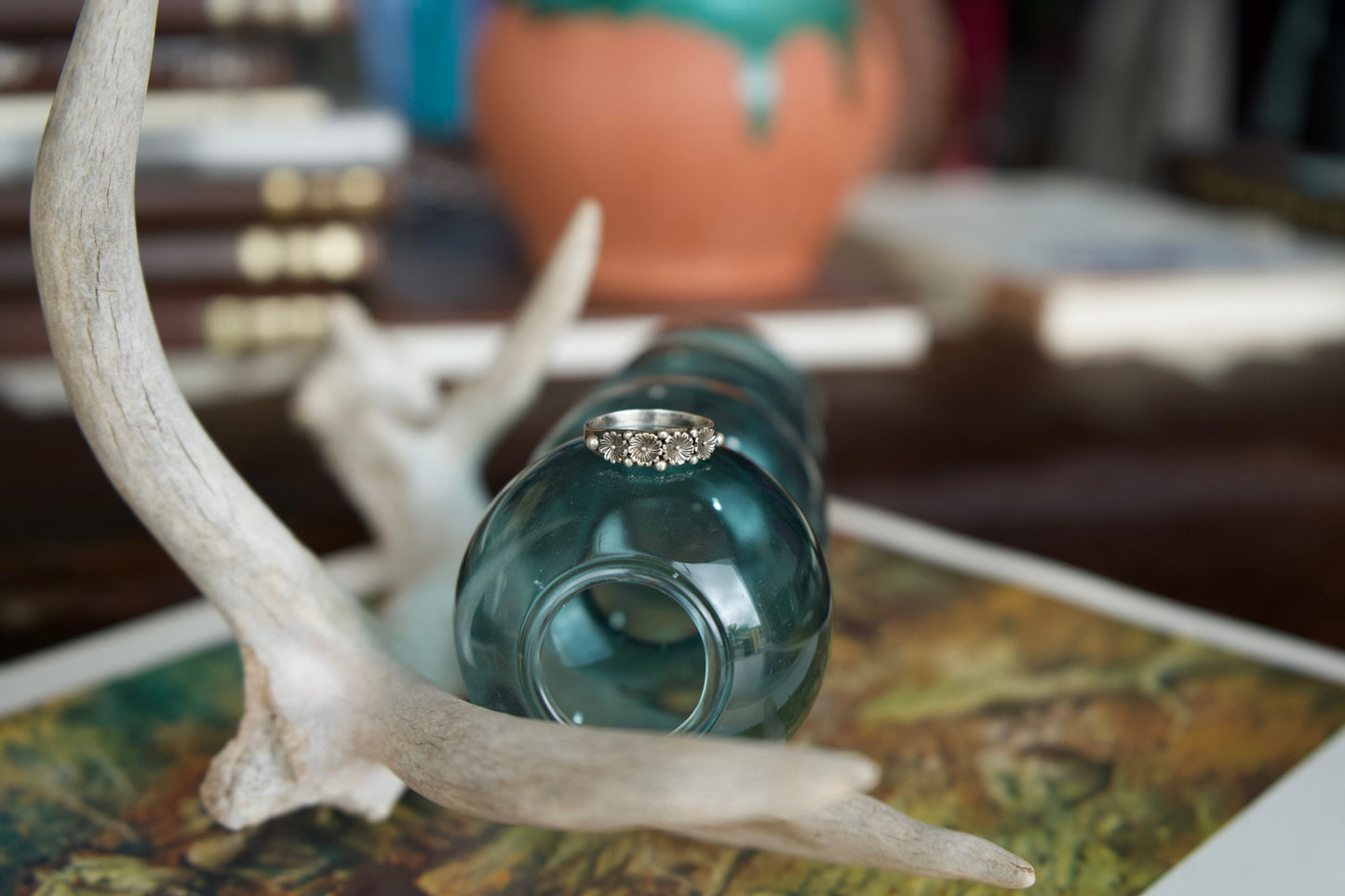 Vintage Dainty Flower Band Ring - Size 7.5