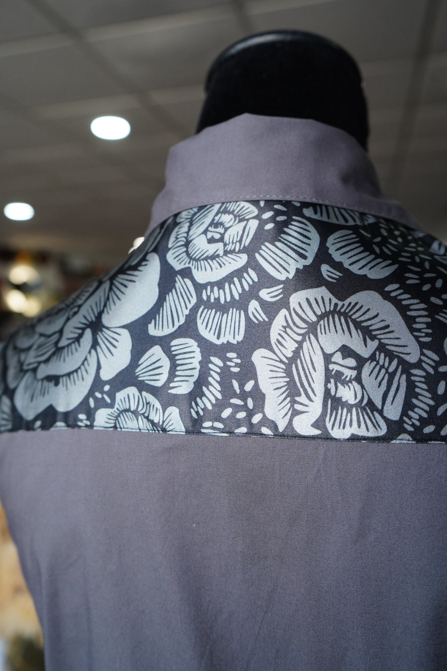 M - Gray Roses on Gray Cotton Button Down