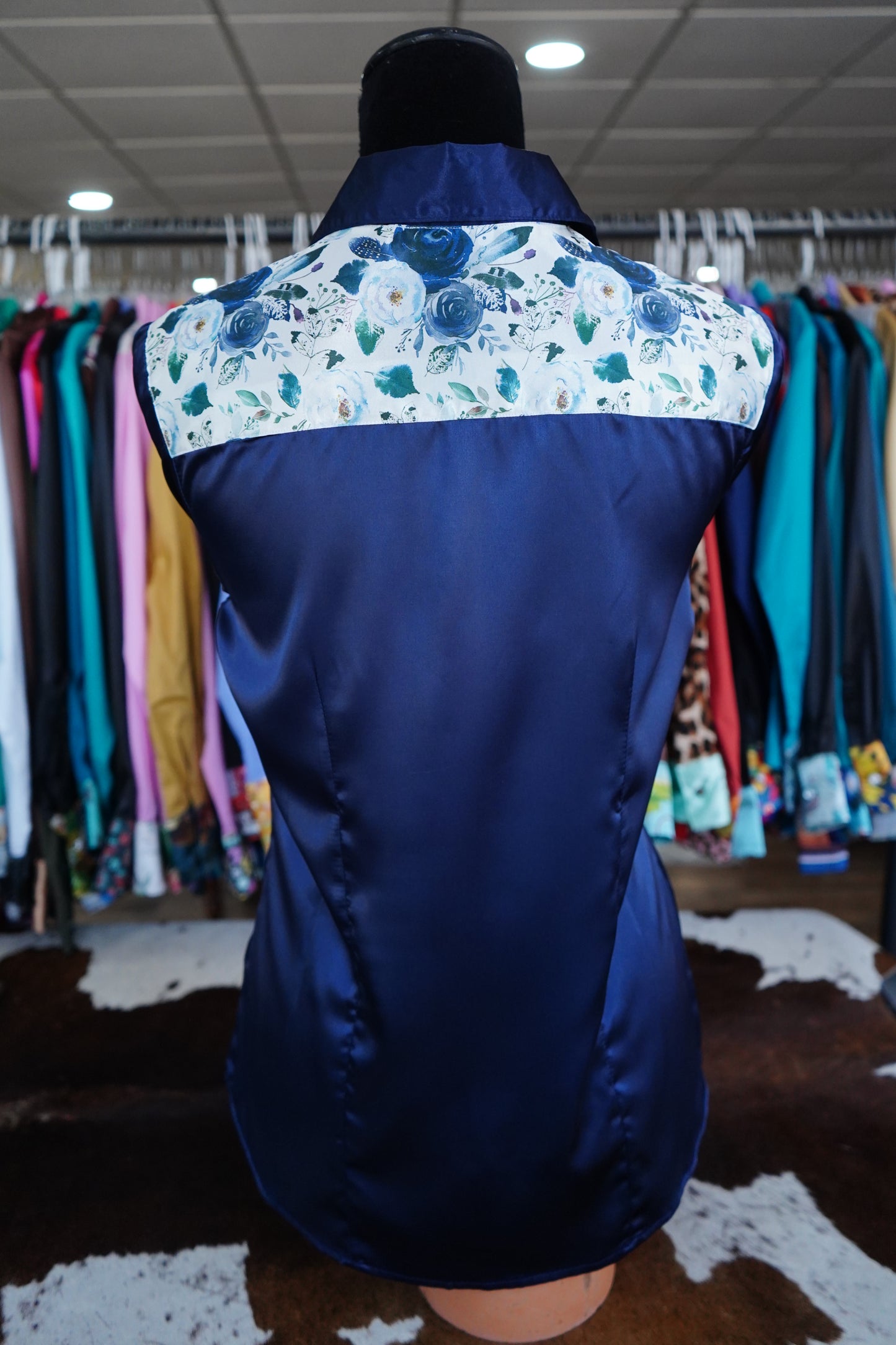 M - Navy Feather Floral on Navy Satin Button Down