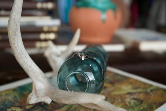 Dainty MOP Vintage Wire Ring Sz. 6.5