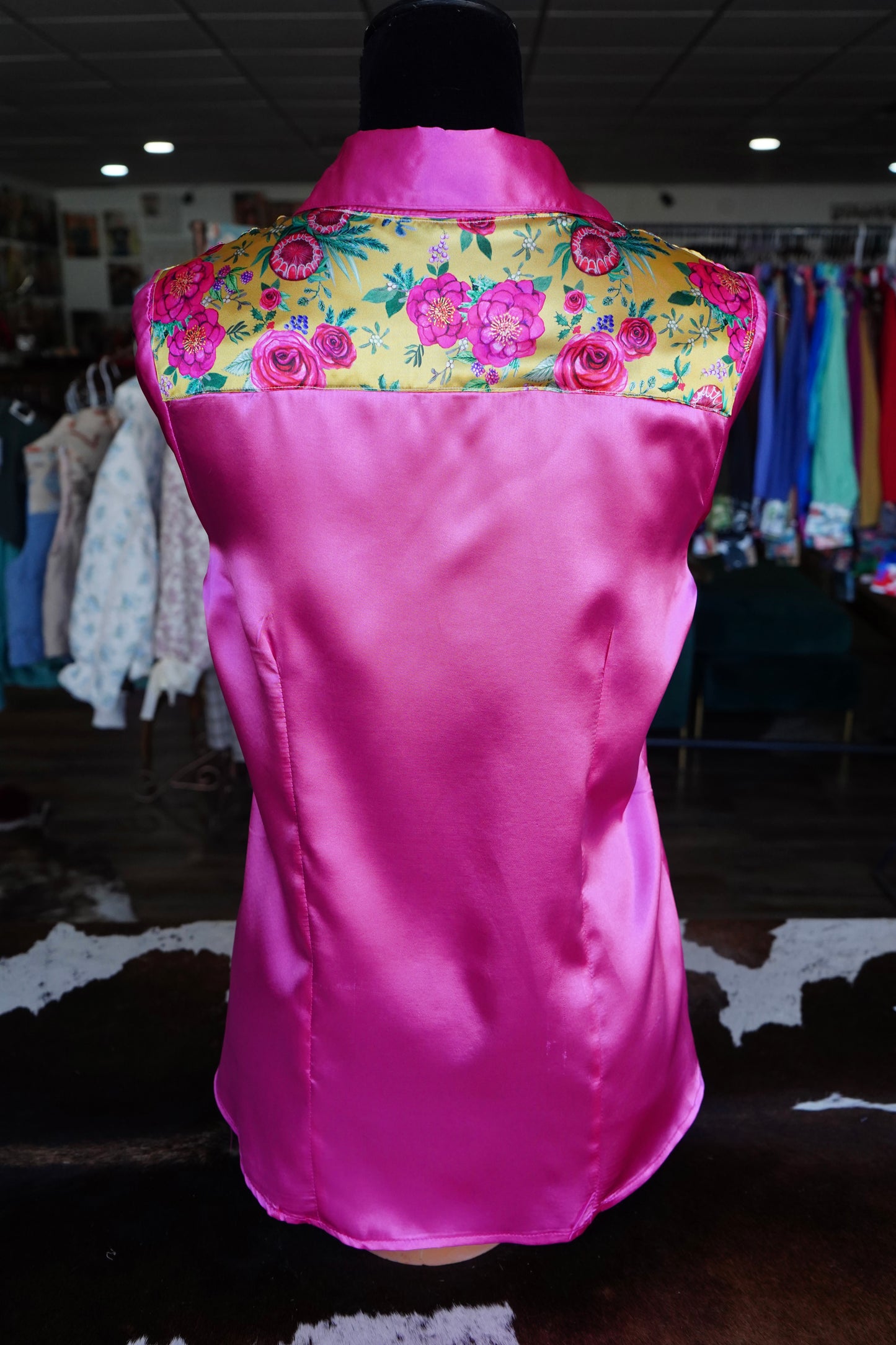 PRELOVED - L - Mustard Pink Flowers on Pink Satin Button Down