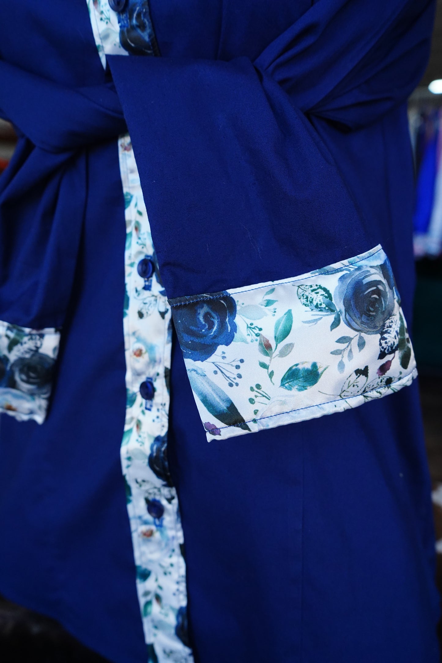 PRELOVED - XL - Navy Feather Floral on Navy Cotton Button Down