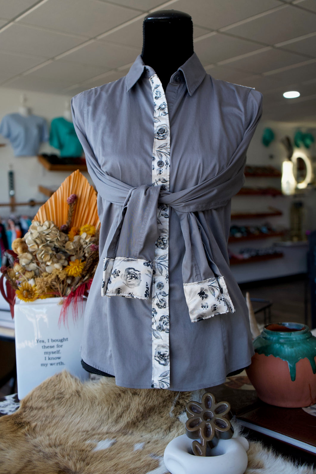 Like New - Size 6 White & Grey Floral on Grey Cotton Button Down