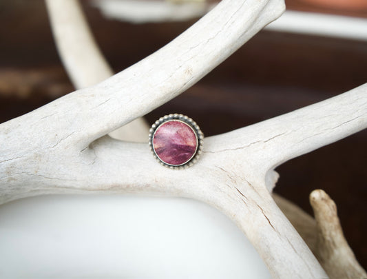 Round Purple Spiny Oyster Ring - Size 7.5