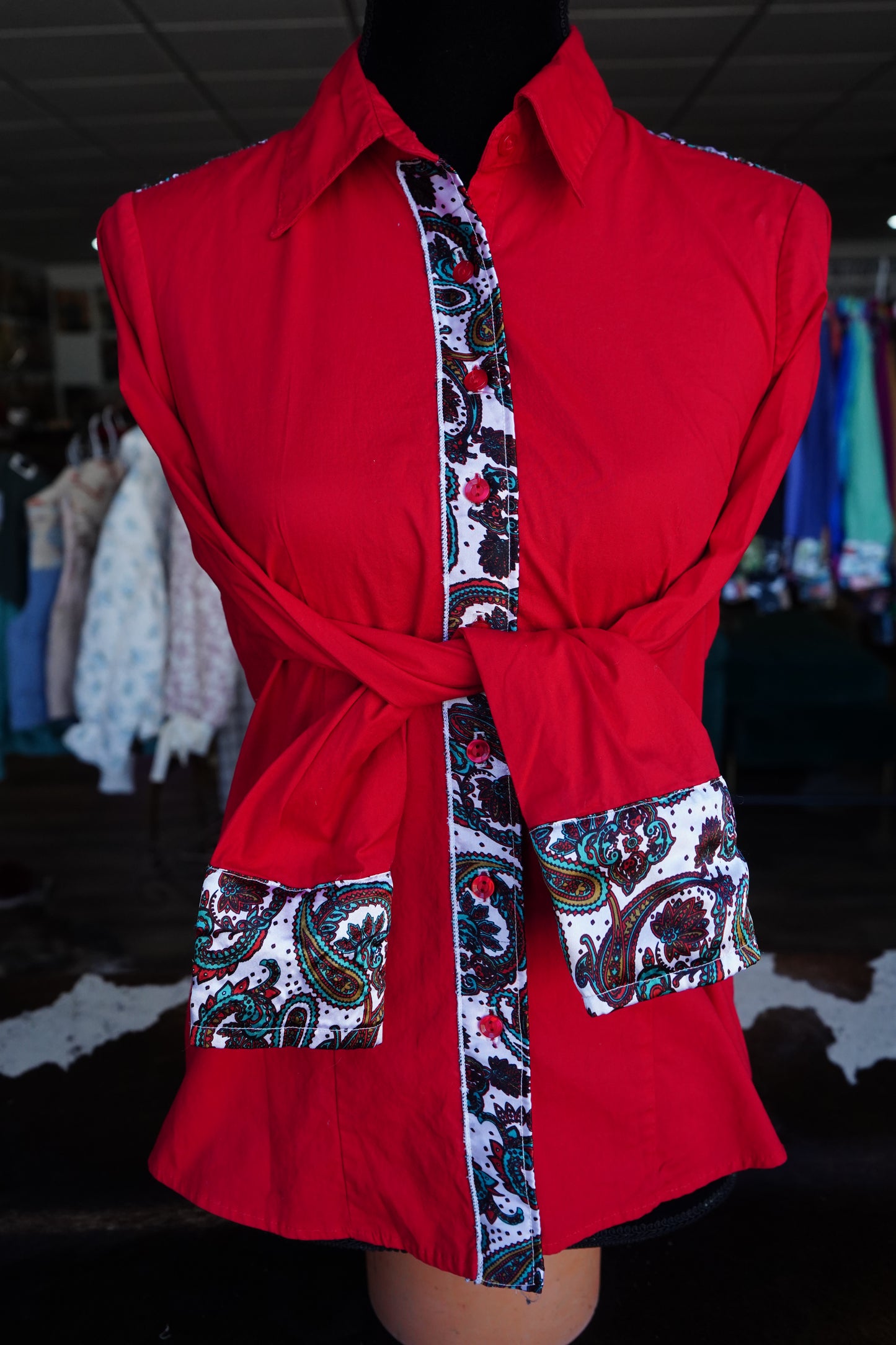 PRELOVED - L - Patriotic Paisley on Red Cotton Button Down