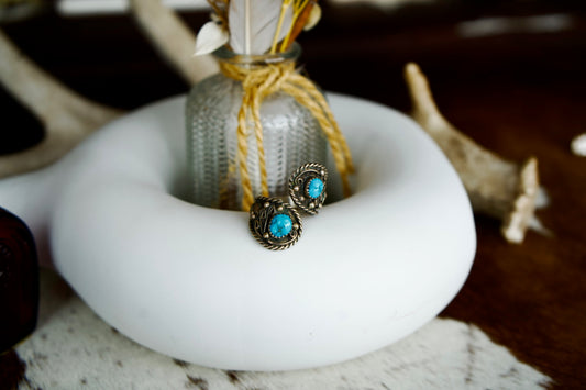 Vintage Adjustable Turquoise Silver Detail Ring