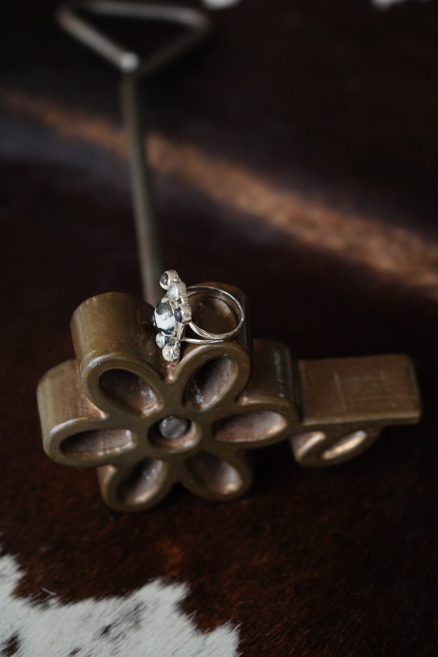 7 Stone White Buffalo Cluster Ring - Sz 9