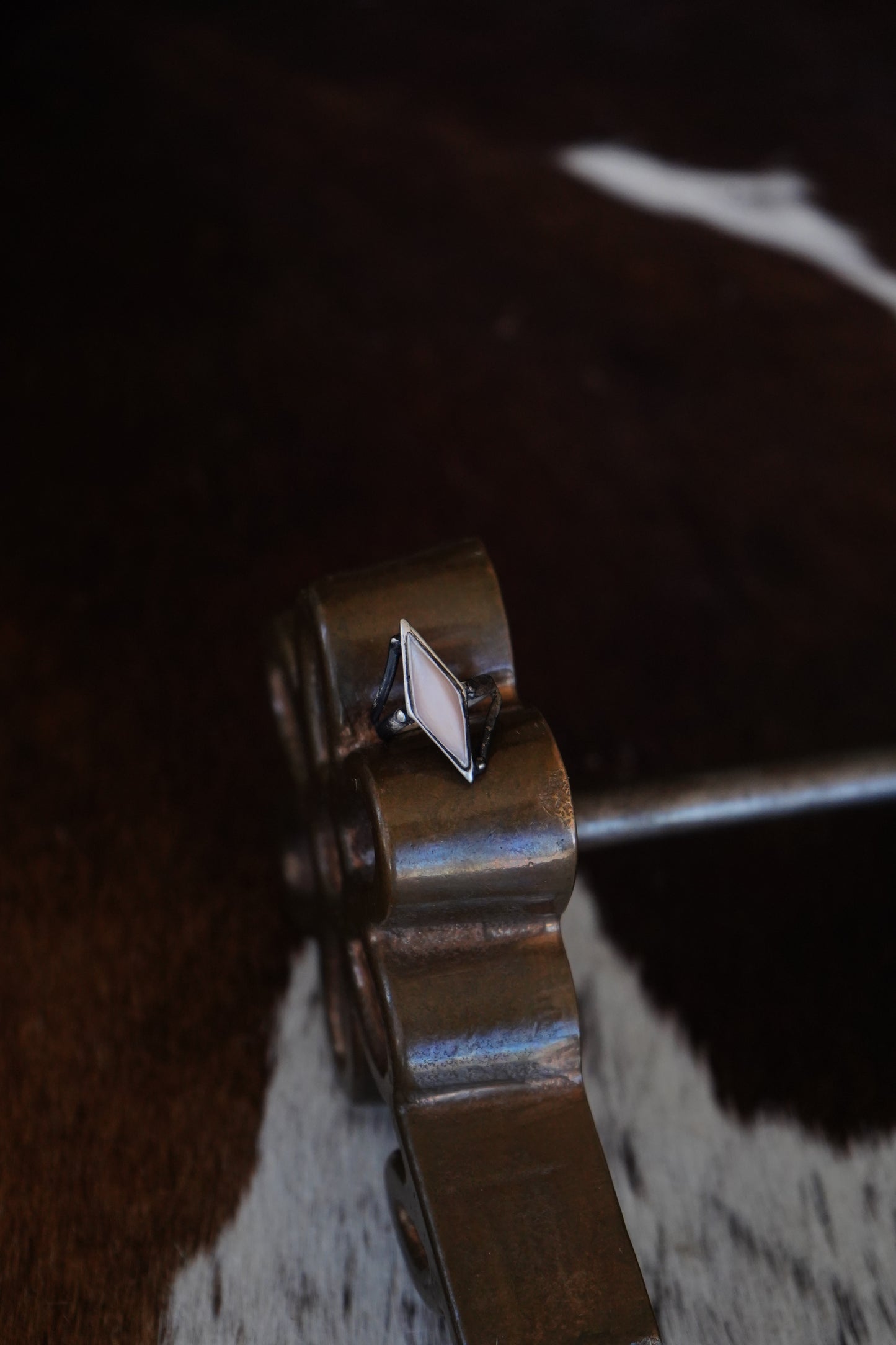 Vintage MOP Skinny Oval Ring - Sz 4