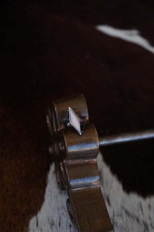Vintage MOP Skinny Oval Ring - Sz 4