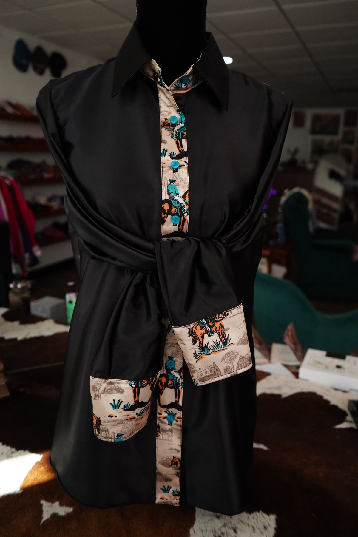 Daisy Original Black w/ Emerald Cowboy Scene - Size 12