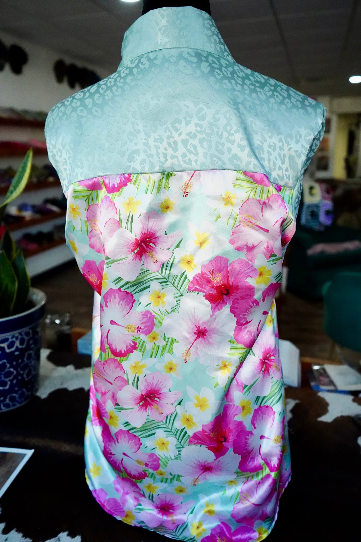 Daisy Original Hawaiian w/ Mint Cheetah Button Down - Size 16