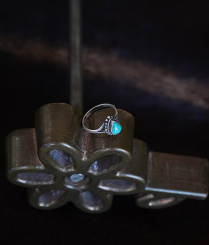 Turquoise Teardrop w/ Rope & Bead Border - Sz 9