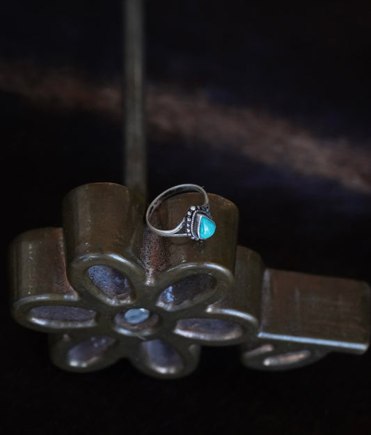 Turquoise Teardrop w/ Rope & Bead Border - Sz 9