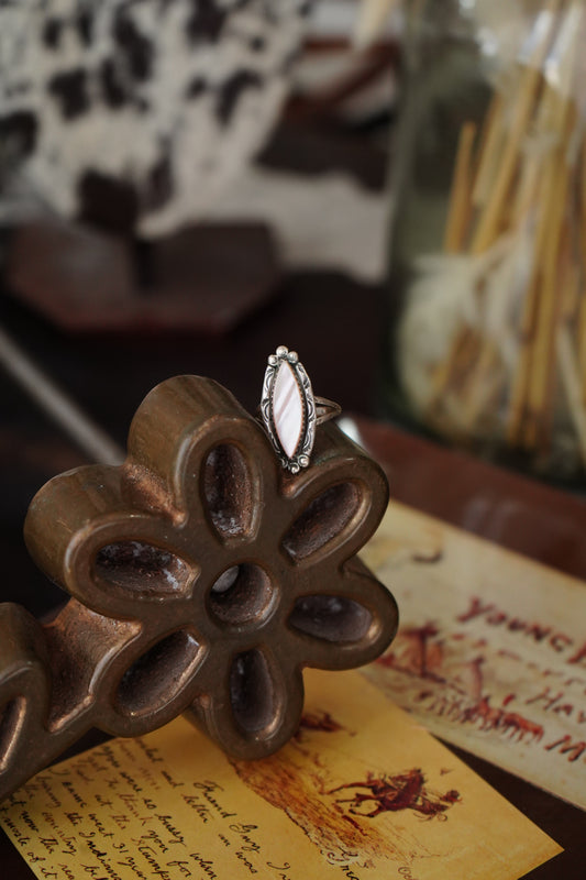 Vintage Oval Pearl Ring - Sz 7.5