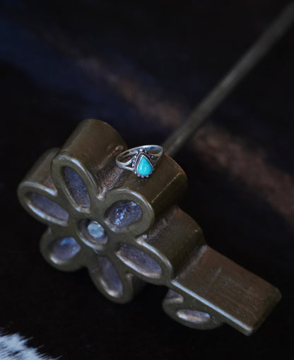 Turquoise Teardrop w/ Rope & Bead Border - Sz 9