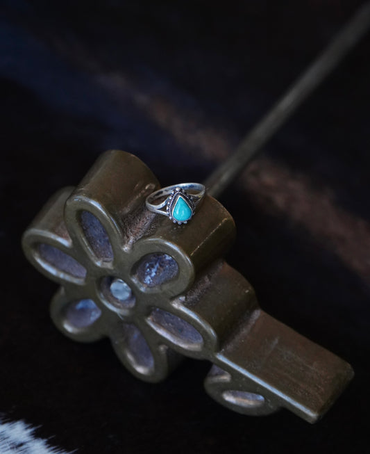 Turquoise Teardrop w/ Rope & Bead Border - Sz 9