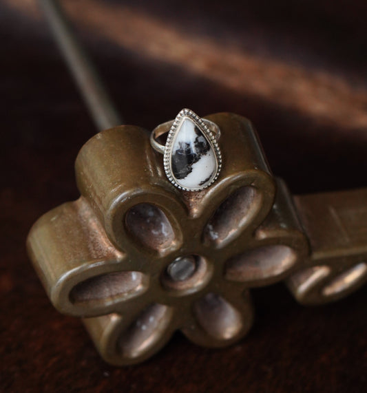 White Buffalo Teardrop Ring - Sz 9