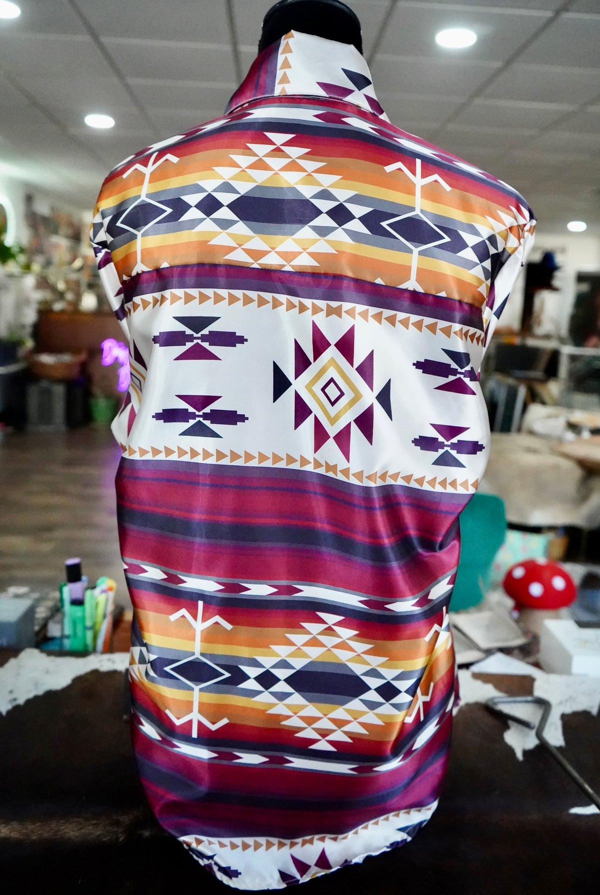 Daisy Exclusive Saddle Blanket Aztec w/ Burgundy Button Down - Size 18