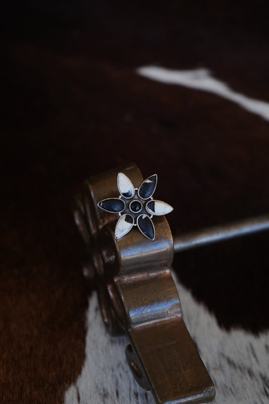 White Buffalo Flower Cluster Ring - Sz 8