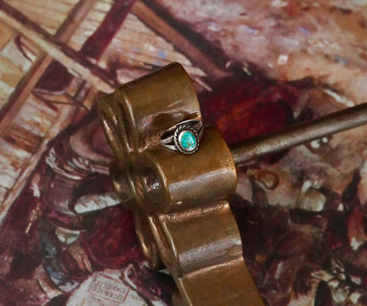 Vintage Turquoise w/ Silver Rope Edge - Sz 4