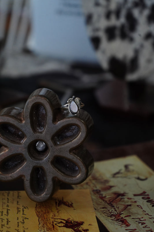 Vintage Pearl Teardrop Ring - Sz 7