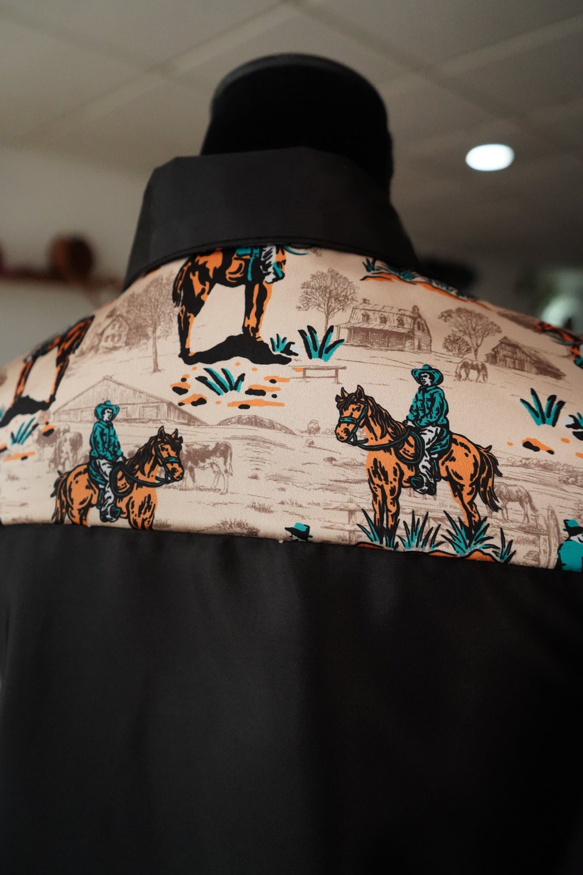 Daisy Original Black w/ Emerald Cowboy Scene - Size 12