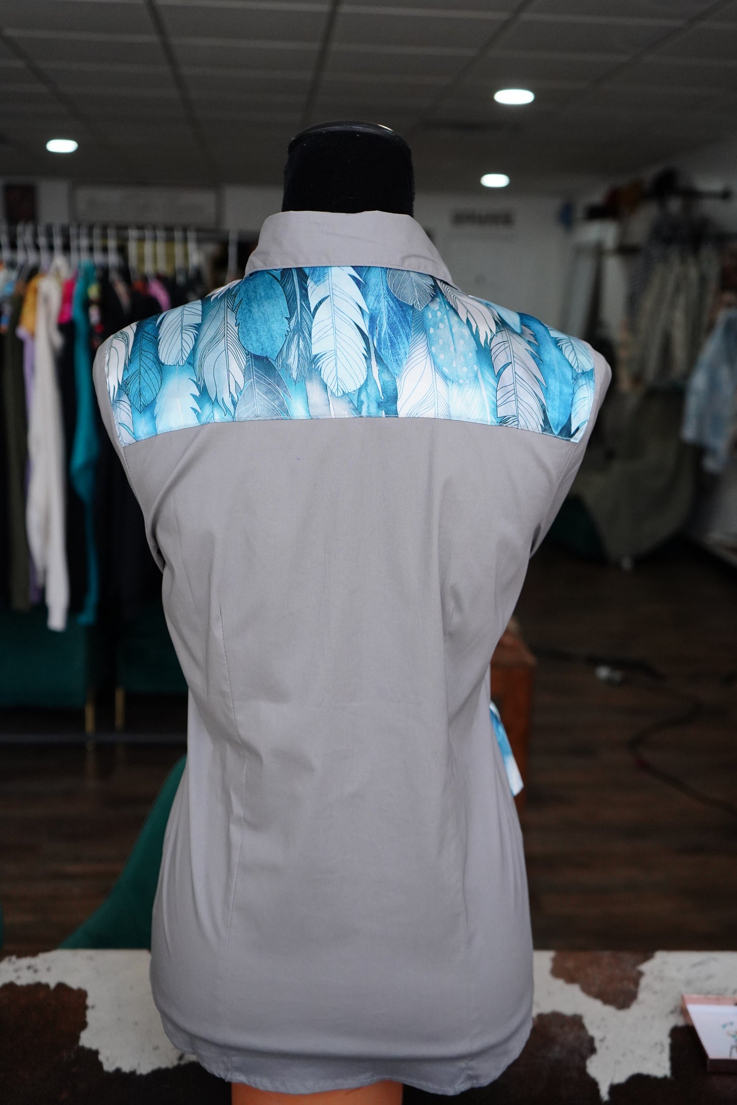 M - Blue Feathers on Gray Cotton Button Down