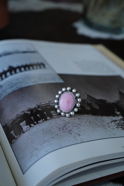 Pink Conch w/ Beaded Border - Sz 7.5