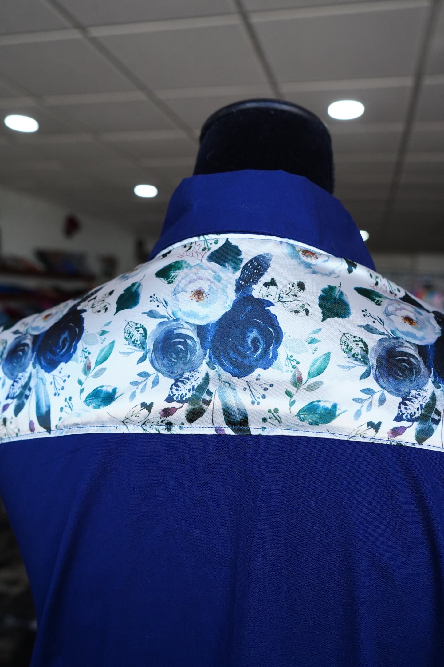 PRELOVED - XL - Navy Feather Floral on Navy Cotton Button Down