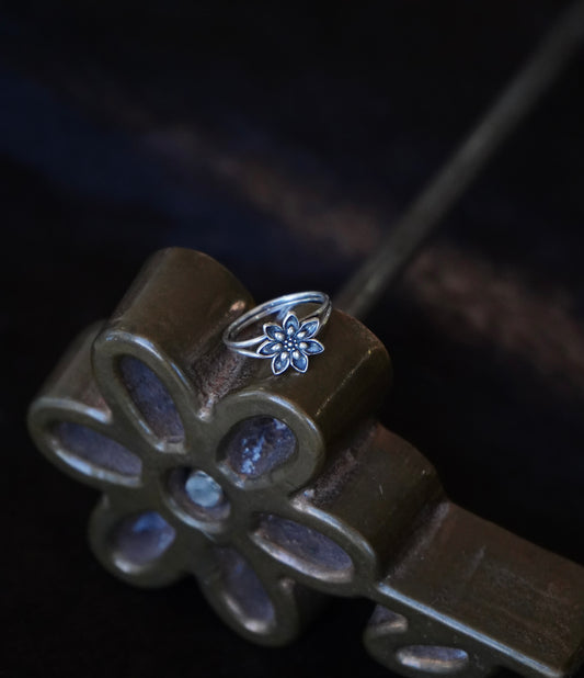 Small Sterling Silver Flower Ring - Sz 10