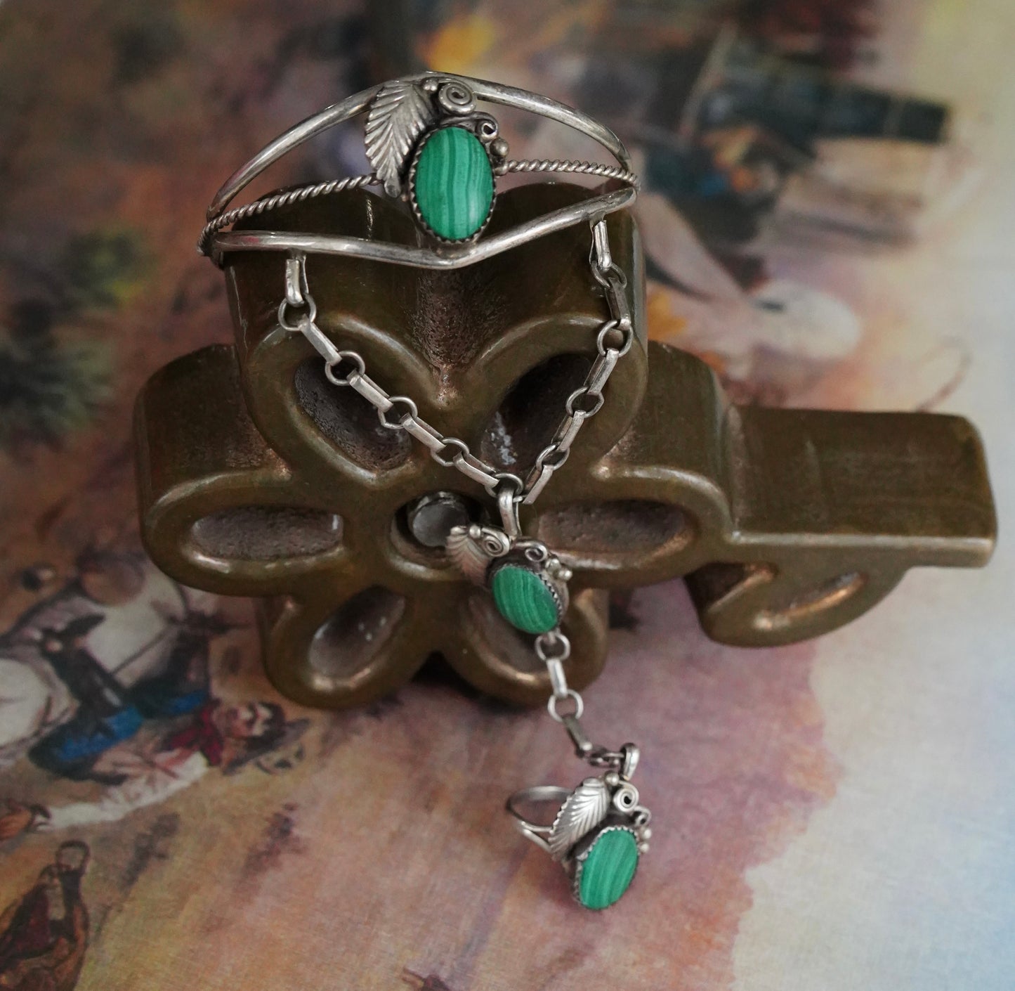 Vintage Malachite & Leaves Lariat - Sz 6