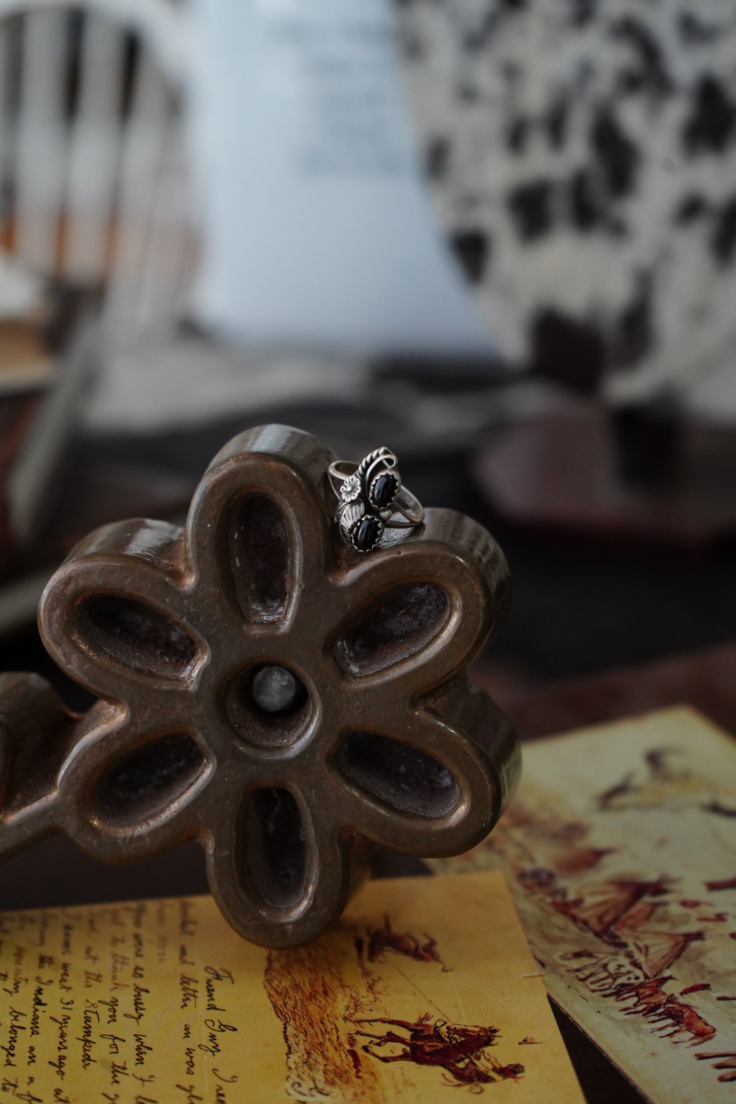 Vintage 2 Stone w/ Silver Flower Black Onyx Ring - Sz 5.5