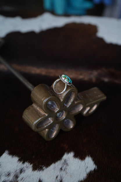 Round Peacock Dahlia w/ Beaded Border Ring - Sz 7