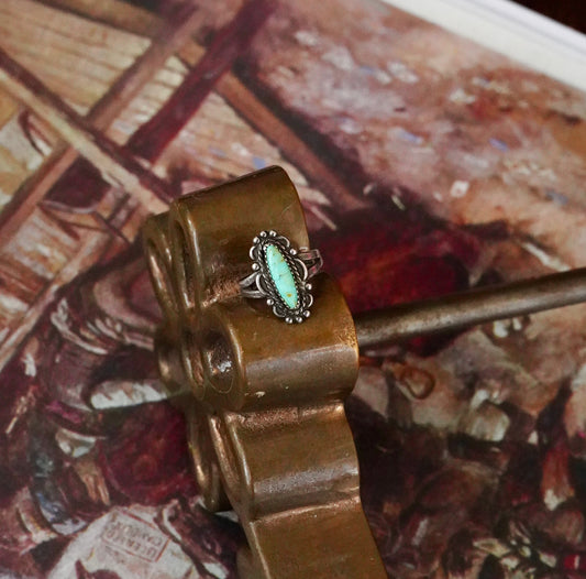 Small Vintage Turquoise Oval Ring - Sz 6