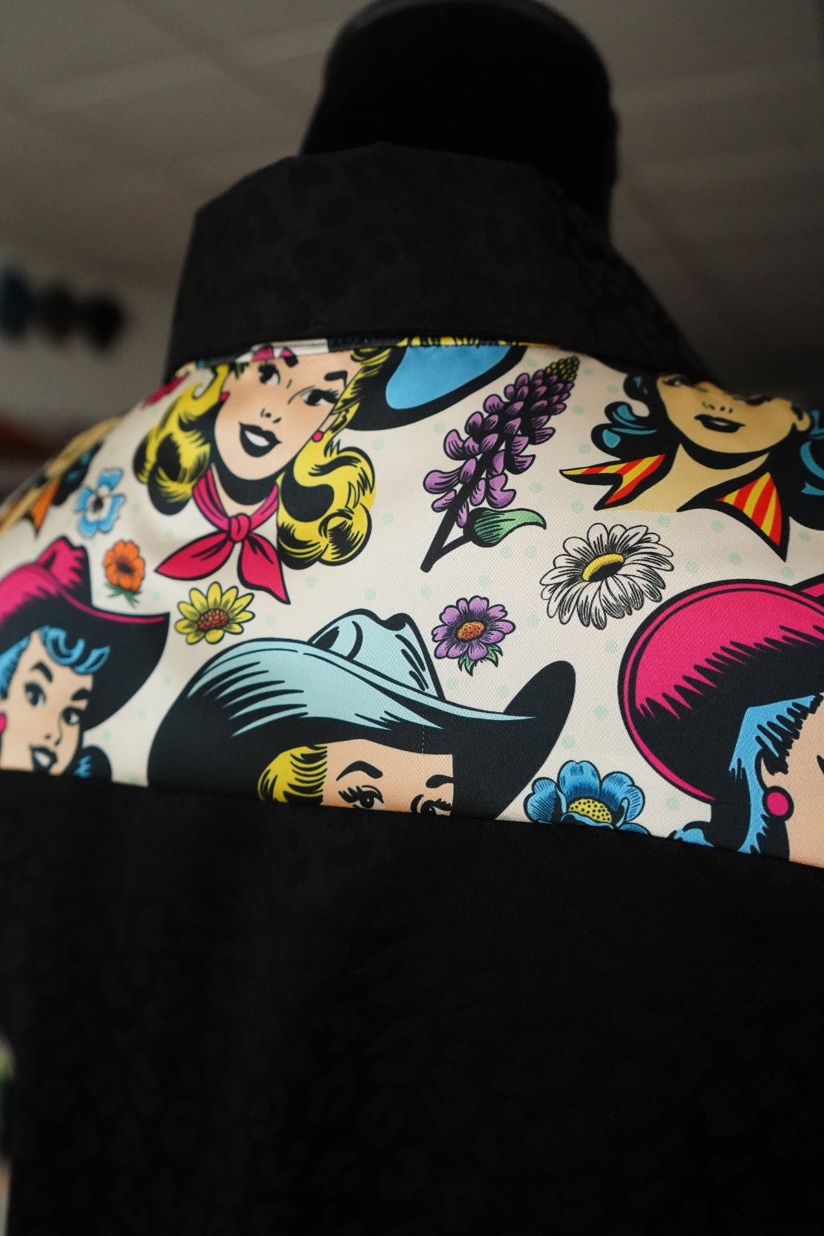 Daisy Original Black Cheetah w/ Comic Cowgirls - Size 8