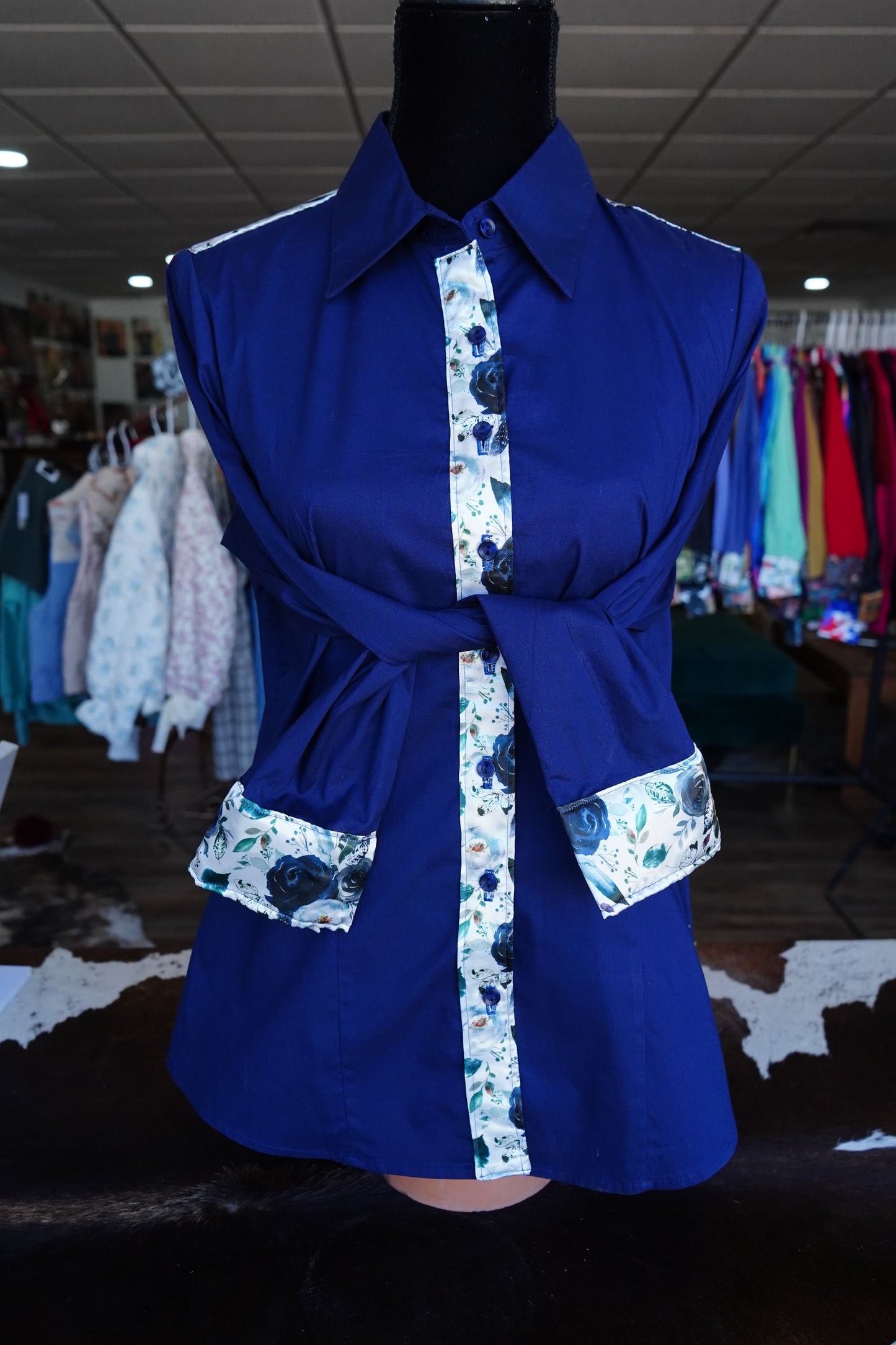 PRELOVED - XL - Navy Feather Floral on Navy Cotton Button Down