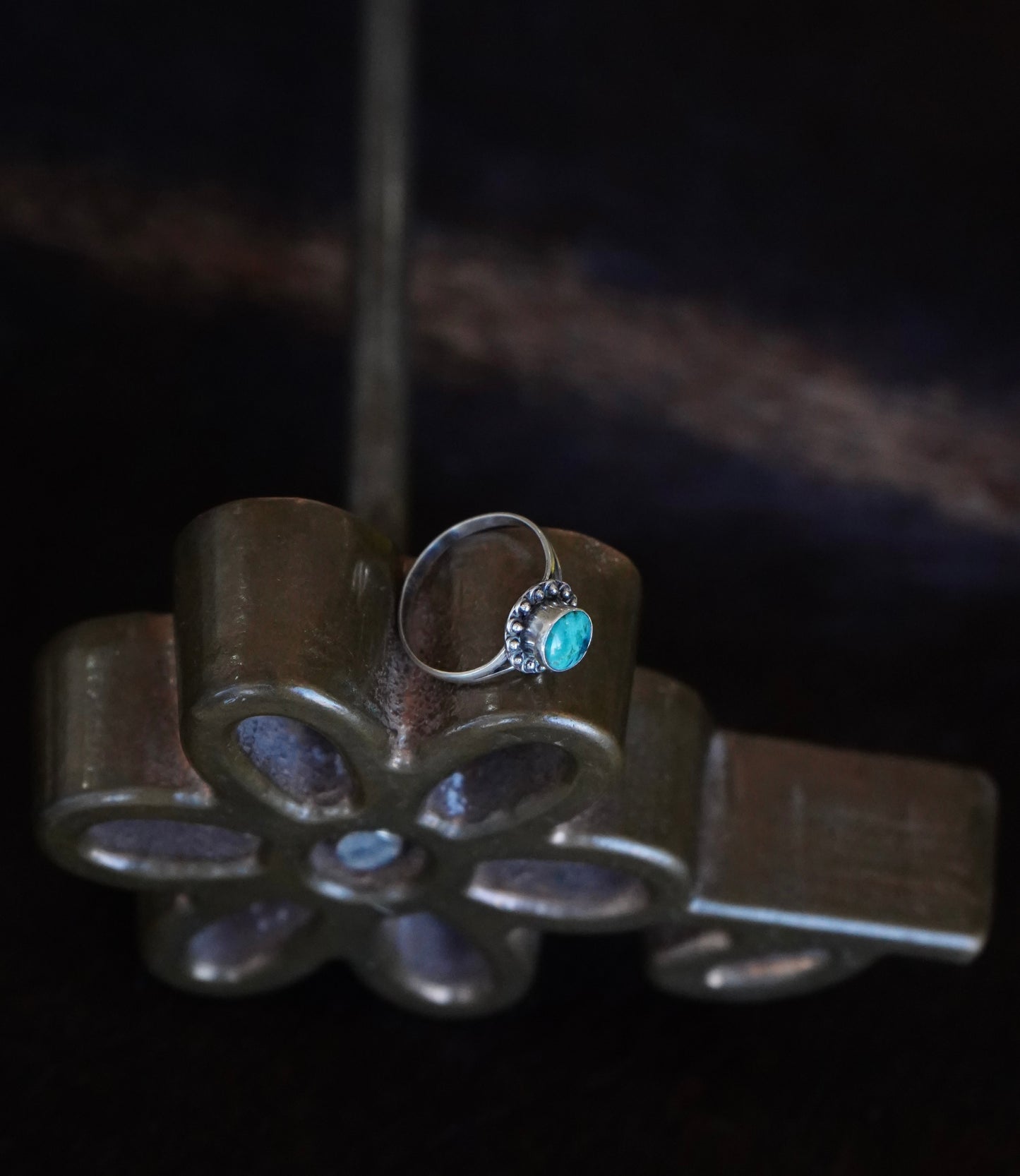 Round Turquoise w/ Beaded Petal Border - Sz 10.5