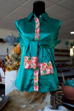 Load image into Gallery viewer, M - Pink Hula Girl on Emerald Button Down