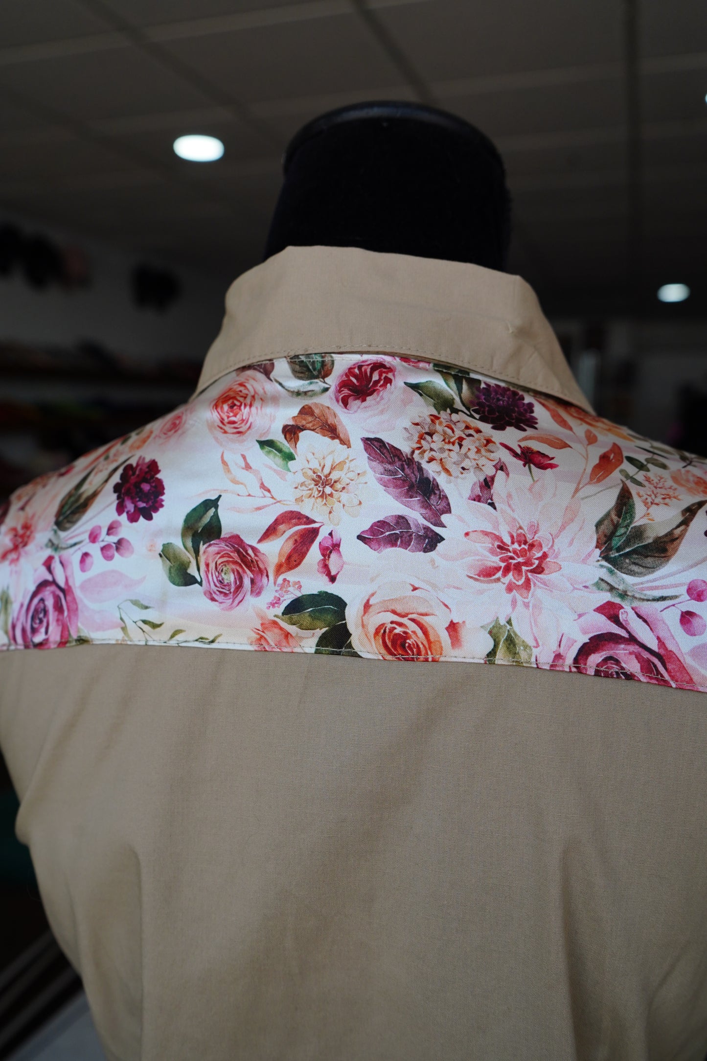 PRELOVED - L - Pink Autumn Floral on Tan Cotton Pearl Snap