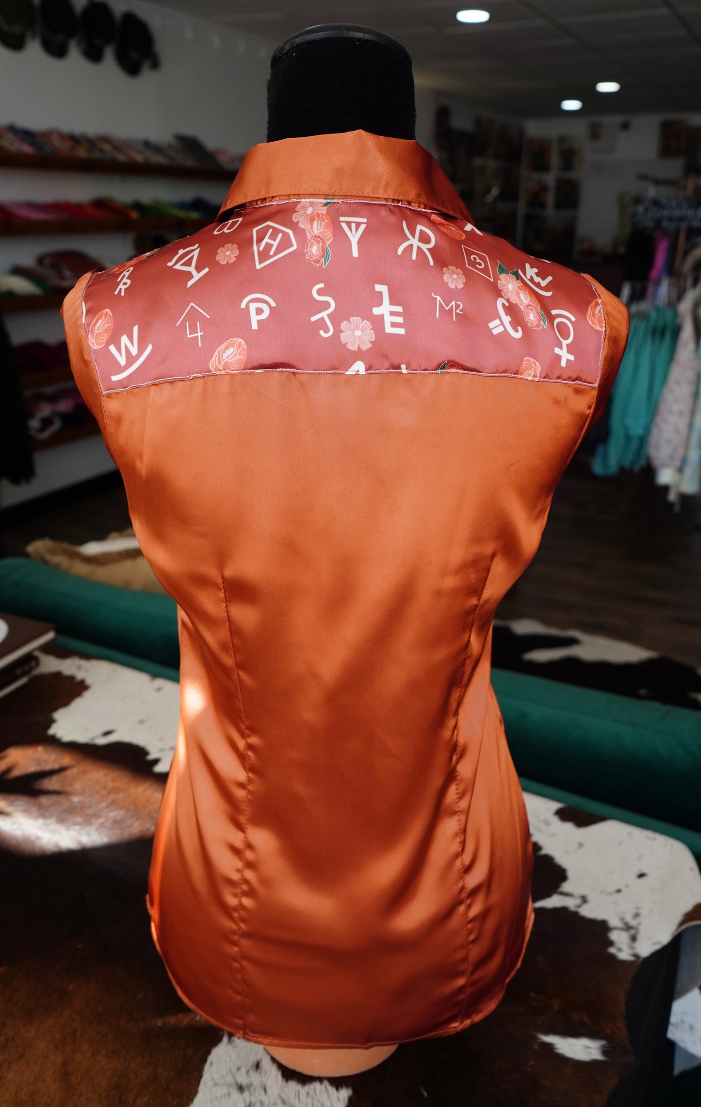 S - Pink Daisy Brands on Rust Satin Button Down