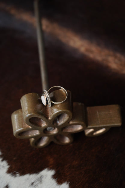 Round White Buffalo Ring - Sz 10